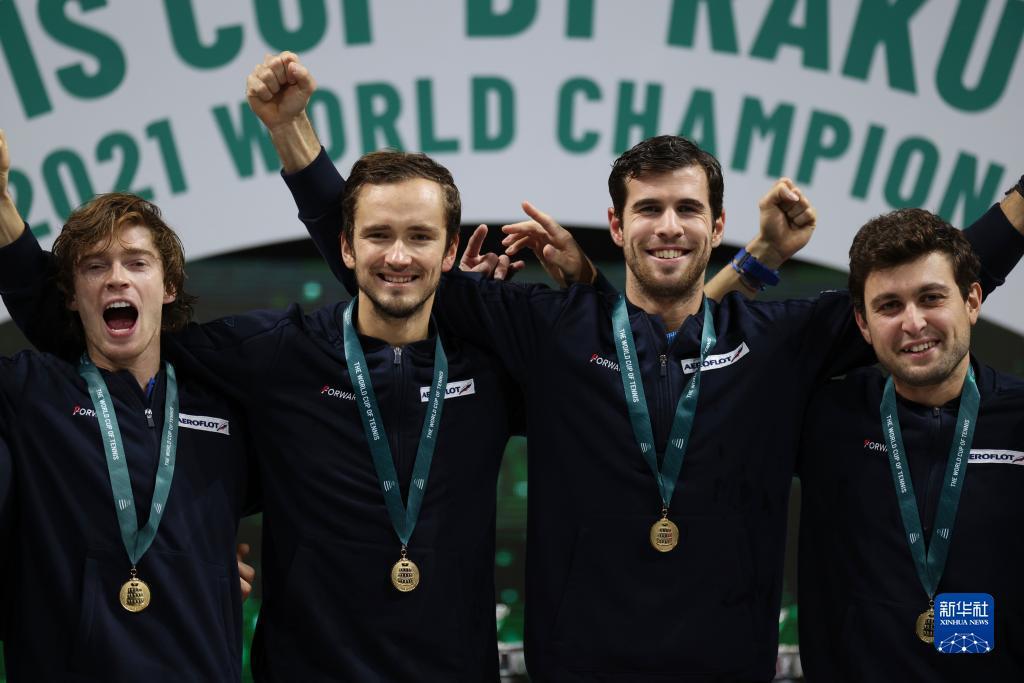 戴维斯杯逆转蒙特卡洛大师赛，梅德韦杰夫统治全场