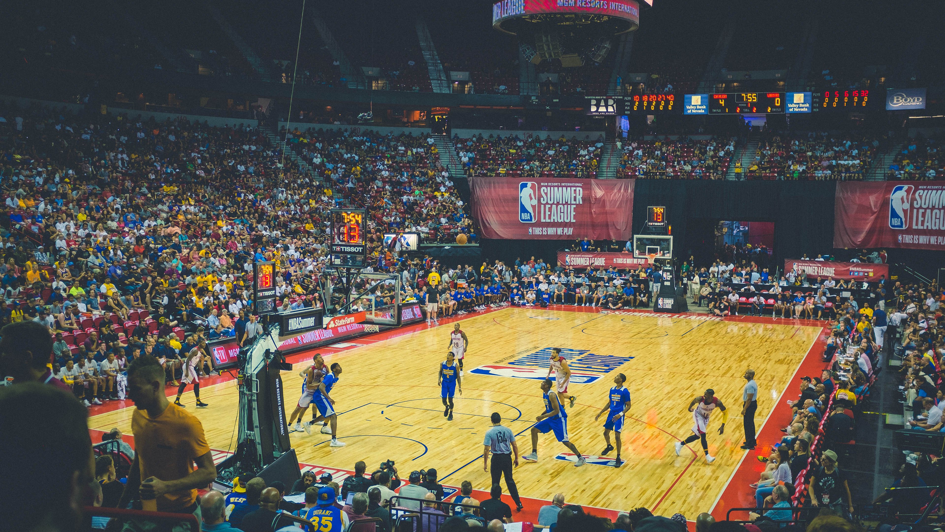 福登的魔法,当挪威的峡湾遇见加拿大的枫林,足球如何成为世界的语言